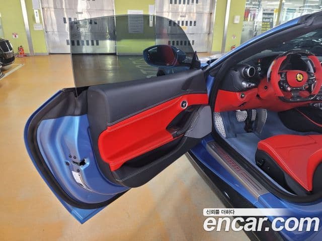 Ferrari 포르토피노 M 3.9 V8, 2022 9