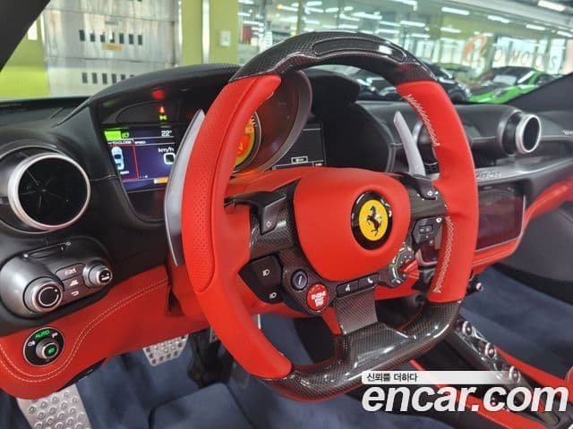 Ferrari 포르토피노 M 3.9 V8, 2022 12