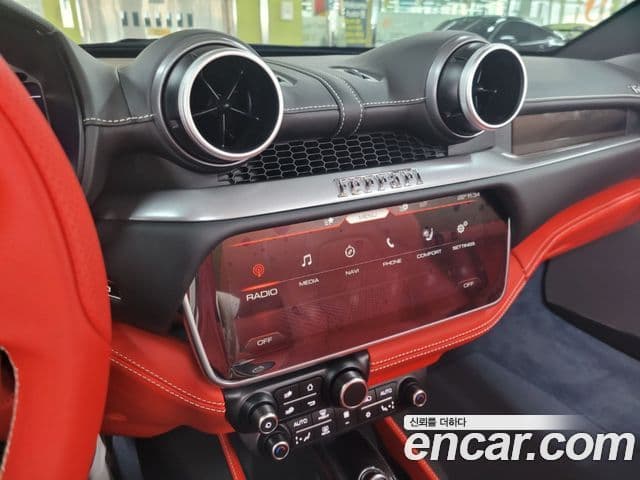 Ferrari 포르토피노 M 3.9 V8, 2022 13