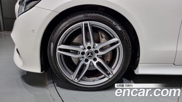 Mercedes-Benz E-класс W213 E220d кабриолет, 2020 все фото