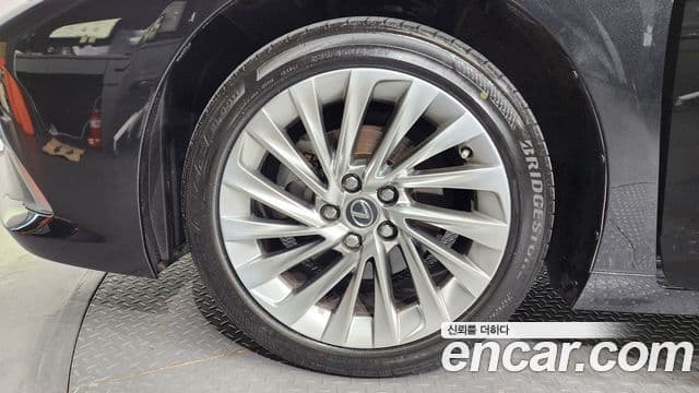 Lexus ES300h 7세대 Luxury Plus, 2023 все фото