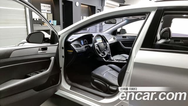 Hyundai LF Sonata Special, 2016 10