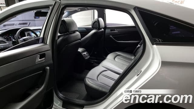 Hyundai LF Sonata Special, 2016 11