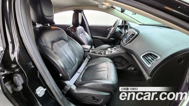 크라이슬러 200 2세대, 2015 10