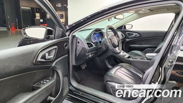 크라이슬러 200 2세대, 2015 11