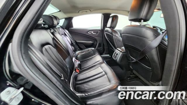 크라이슬러 200 2세대, 2015 12