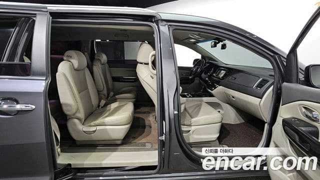 Kia All New Carnival Prestige, 2016 12