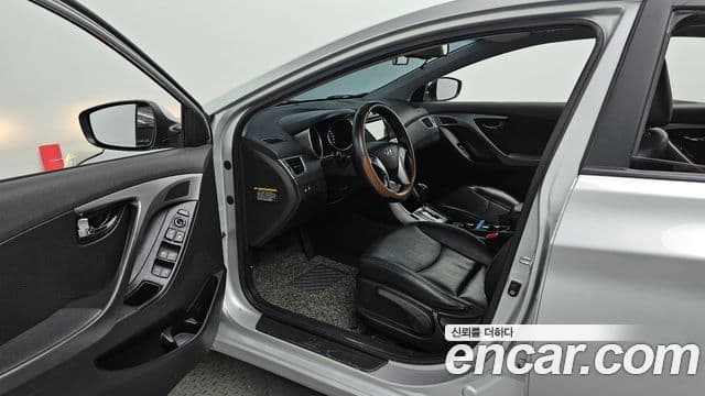 Hyundai Avante MD Premier, 2011 10