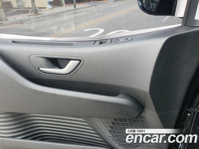 Hyundai Staria Modern, 2025 13