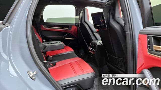 Porsche Cayenne (PO536), 2024 12