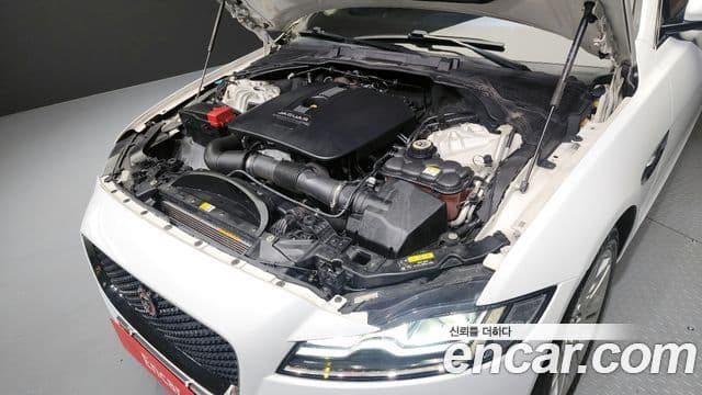 Jaguar XF (X260) 25t Portfolio, 2017 6