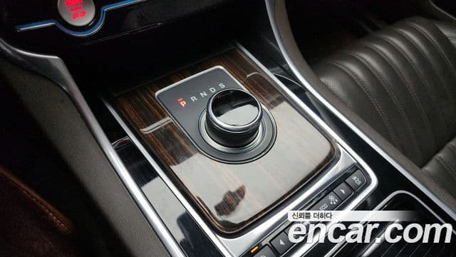 Jaguar XF (X260) 25t Portfolio, 2017 9