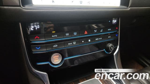 Jaguar XF (X260) 25t Portfolio, 2017 16