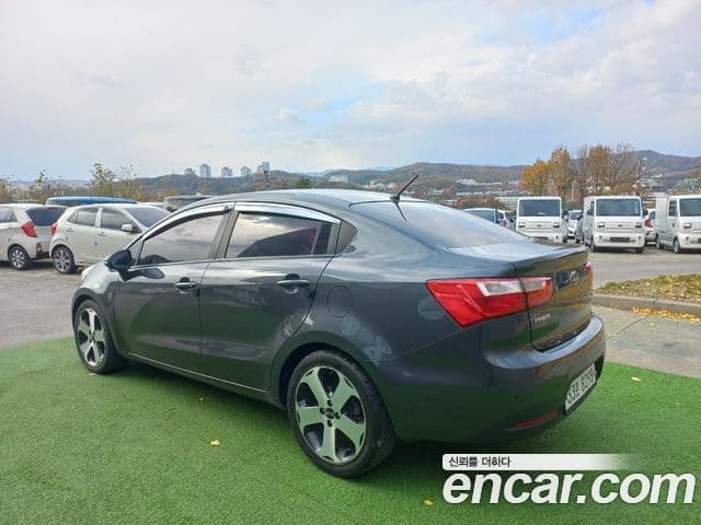 Kia All New Pride Prestige, 2013 2