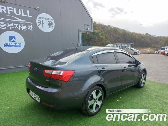 Kia All New Pride Prestige, 2013 3