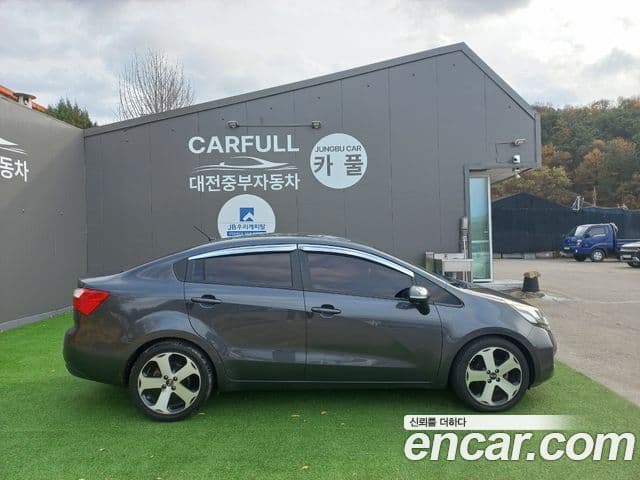 Kia All New Pride Prestige, 2013 8