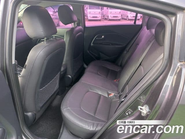 Kia All New Pride Prestige, 2013 10