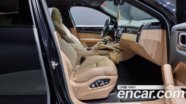 Porsche Cayenne (PO536) 3.0 E-гибрид купе, 2020 10