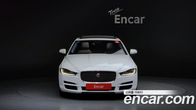 Jaguar XE Prestige, 2016 3