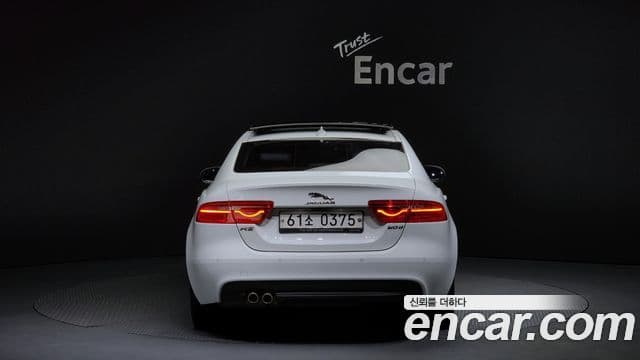 Jaguar XE Prestige, 2016 4