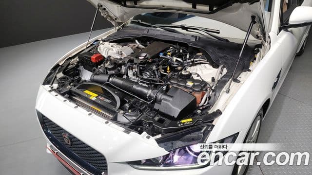 Jaguar XE Prestige, 2016 6