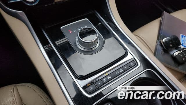 Jaguar XE Prestige, 2016 9