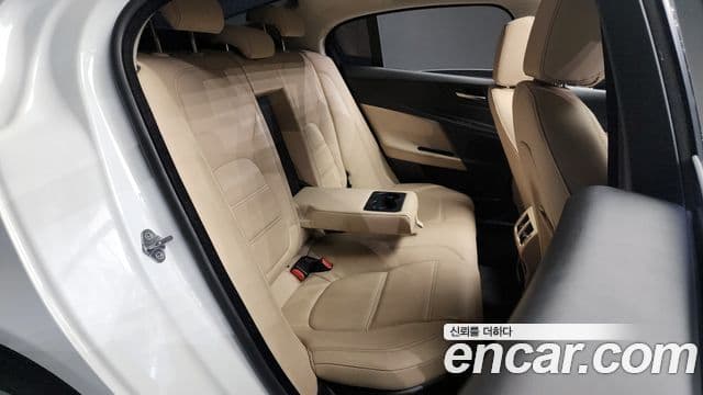 Jaguar XE Prestige, 2016 12