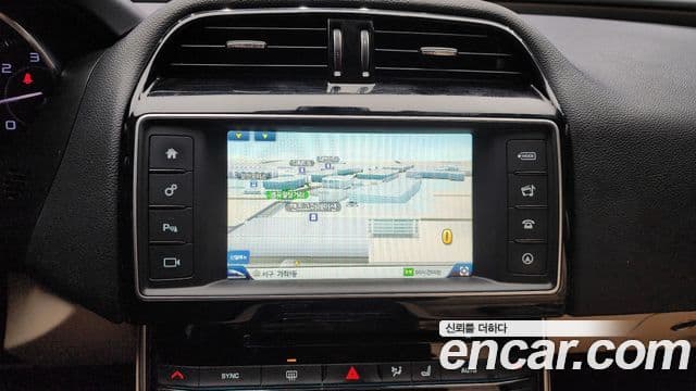 Jaguar XE Prestige, 2016 14