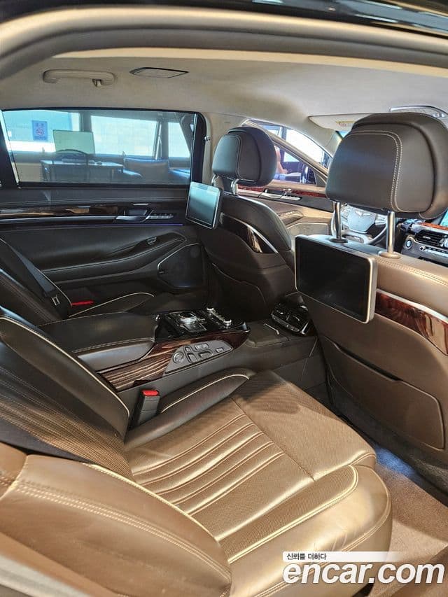 Genesis EQ900 Prestige, 2016 13