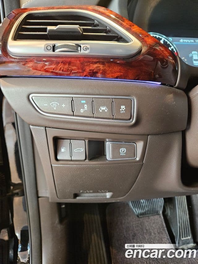 Genesis EQ900 Prestige, 2016 15