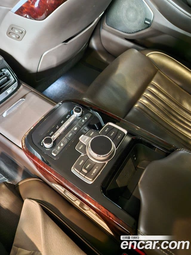 Genesis EQ900 Prestige, 2016 16