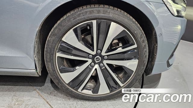 Volvo S60 3세대 B5 Ultimate Bright, 2023 все фото