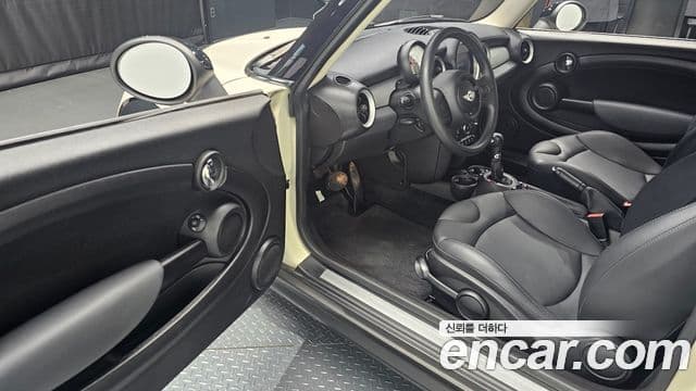 Mini Cooper SE, 2012 11