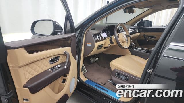 Bentley Bentayga, 2018 10