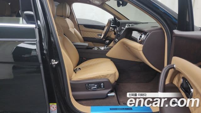 Bentley Bentayga, 2018 11