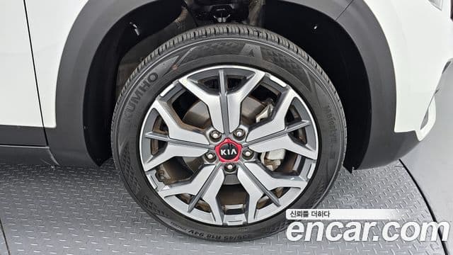 Kia Seltos Signature, 2021 все фото