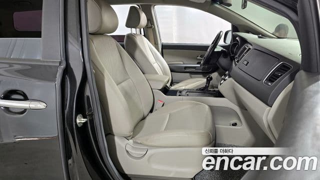 Kia All New Carnival Luxury, 2015 10