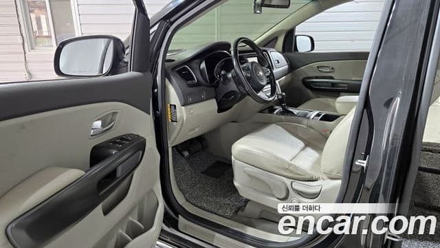 Kia All New Carnival Luxury, 2015 11