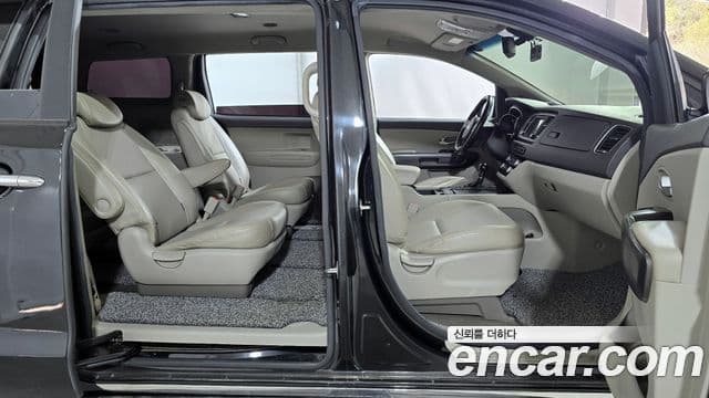 Kia All New Carnival Luxury, 2015 12