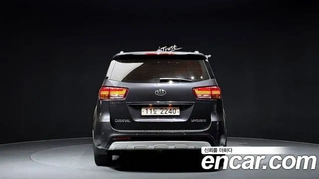 Kia All New Carnival VIP, 2016 4