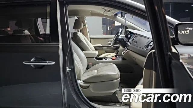 Kia All New Carnival VIP, 2016 10