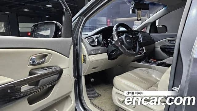 Kia All New Carnival VIP, 2016 11