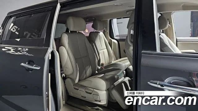 Kia All New Carnival VIP, 2016 12