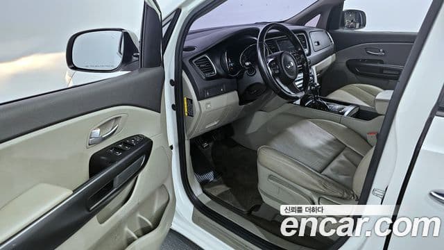 Kia All New Carnival Luxury, 2016 10