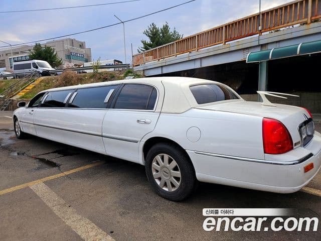 Lincoln 타운카 4.6L V8, 2003 3