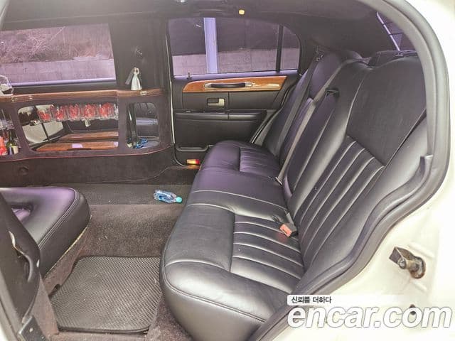 Lincoln 타운카 4.6L V8, 2003 9