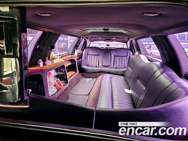 Lincoln 타운카 4.6L V8, 2003 13