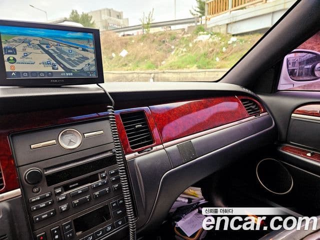 Lincoln 타운카 4.6L V8, 2003 14