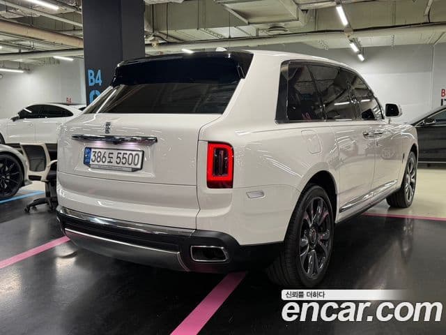 Rolls-Royce Cullinan, 2022 4