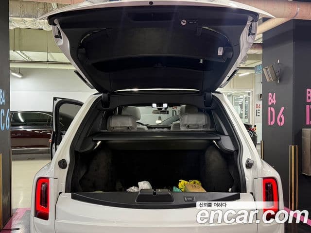 Rolls-Royce Cullinan, 2022 6